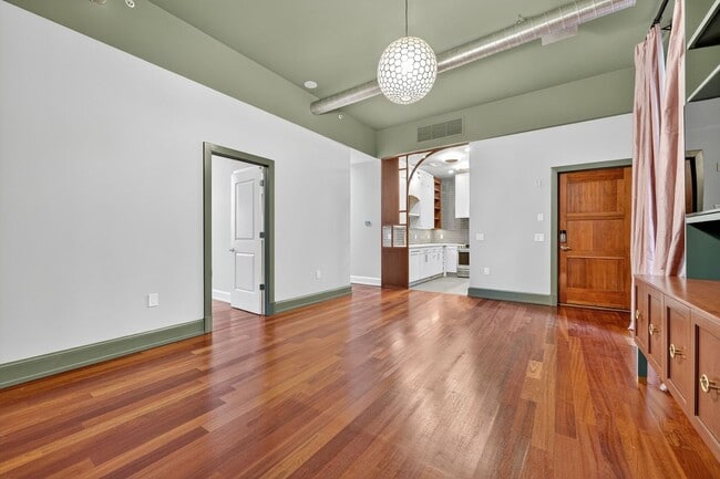 Photo - Available Now! High End 2 Bed 2 Bath in Lu... Unidad 209