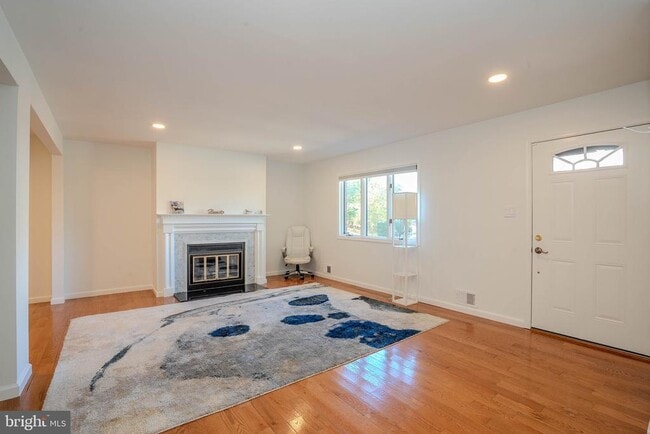 Building Photo - 5 Balamor Ln