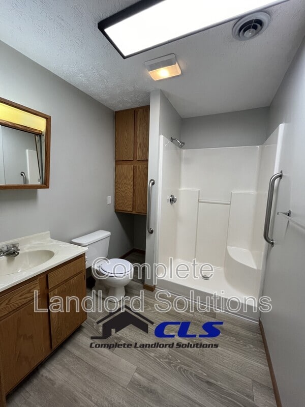 Photo - 582 College Ave