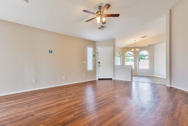 Photo - 115 N Ramada Cir