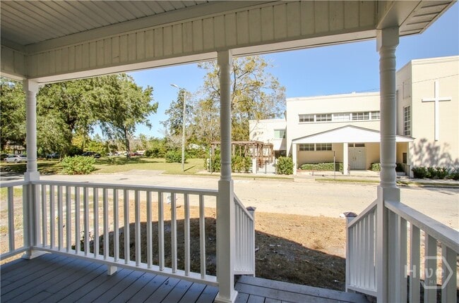 Photo - 1113 E 69th St