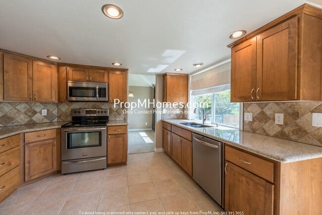 Photo - Spacious 3 Bedroom Home in Happy Valley - Large Fenced Yard!