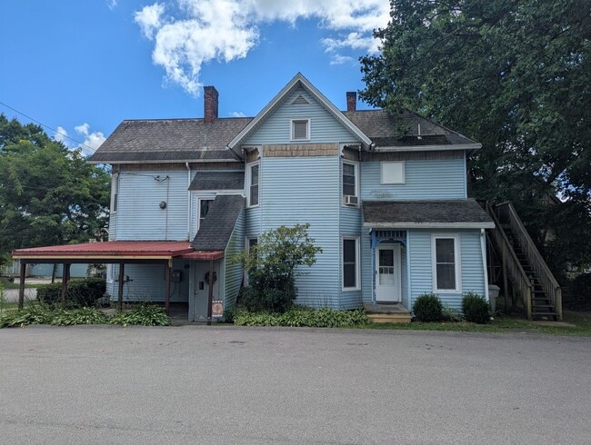 Building Photo - 740 Park Ave Unit 740 1/2 Park Ave