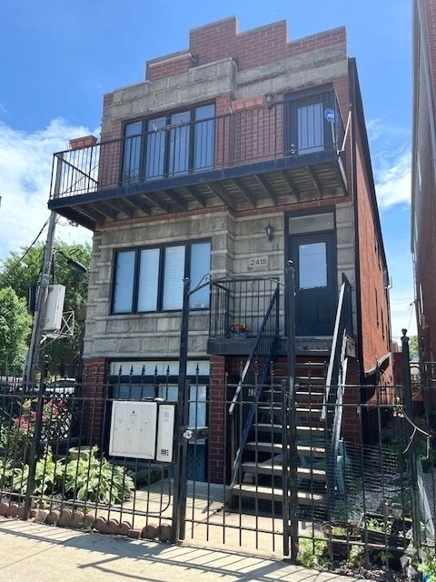 Building Photo - 2415 W Harrison St Rental