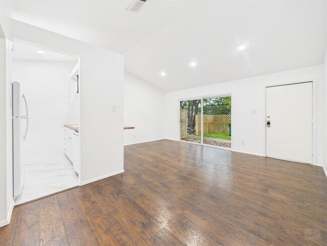 Photo - 1305 Hollow Creek Dr