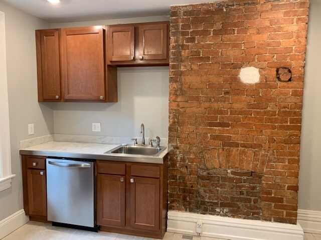 Photo - 749 Chislett St Unit 2