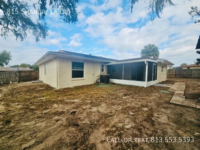 Building Photo - 815 Shangri La Dr