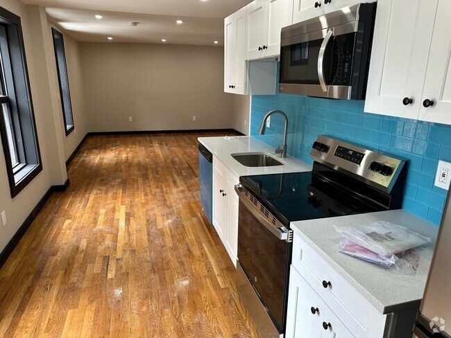 Building Photo - 99 Ferry St Unit 3B Rental