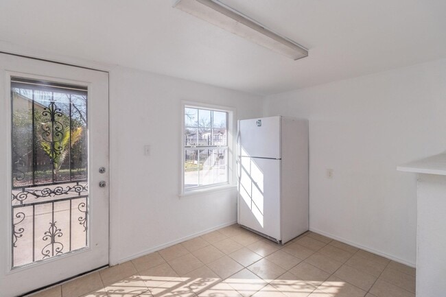 Photo - 8004 Mendez St