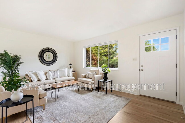 Photo - 328 N Roosevelt Ave