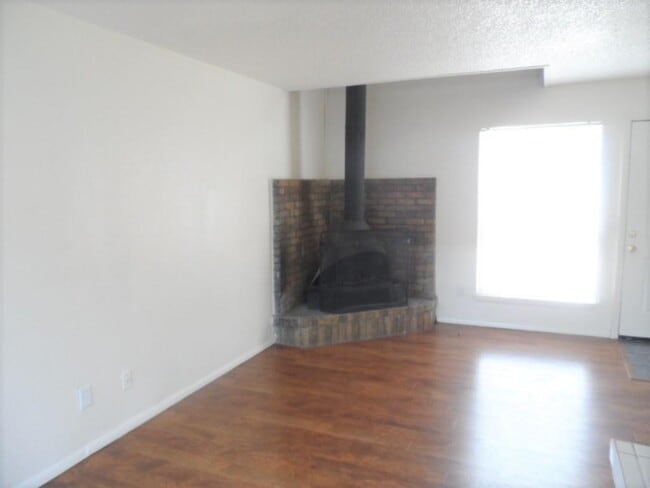 Photo - 2504 N Hudson Ave Unidad E