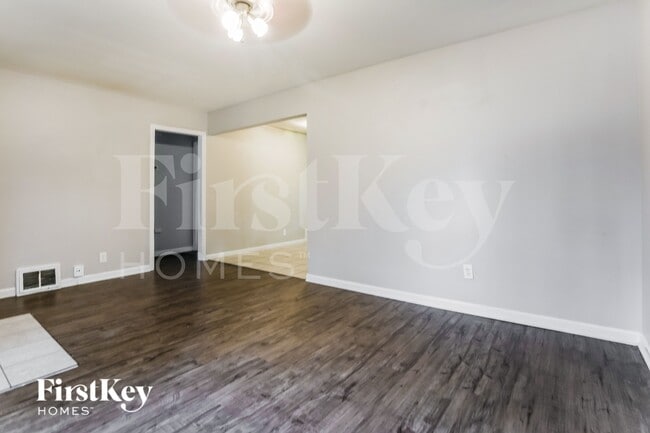 Photo - 641 Dixie St