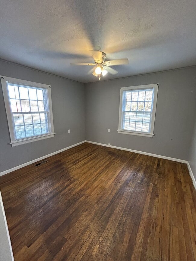 Photo - PRE-LEASING- AVAILABLE JULY 10TH - 3 Bedroom/2 Bathroom House