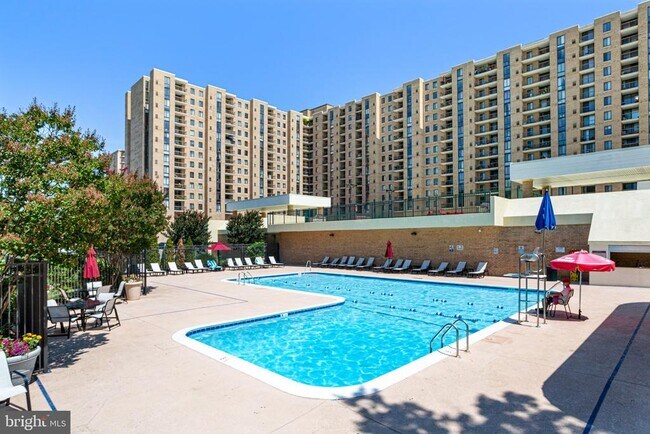 Building Photo - 4500 S Four Mile Run Dr Unit 517