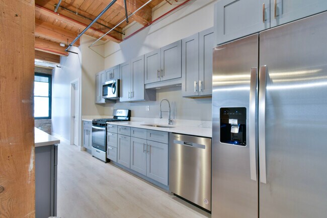 Photo - 11 E Illinois St