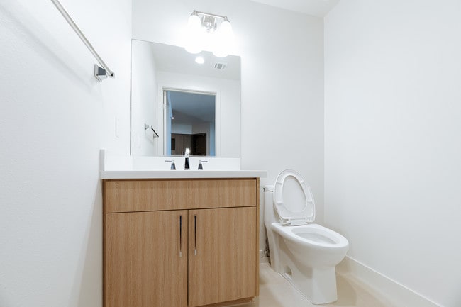 Guest Bathroom - Brookhurst Place - I