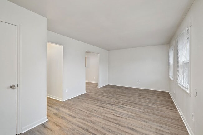 Photo - Newly Renovated 5 Bedroom Unit! Unit Apt. 28