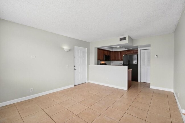 Photo - 752 Executive Center Dr Unit 15