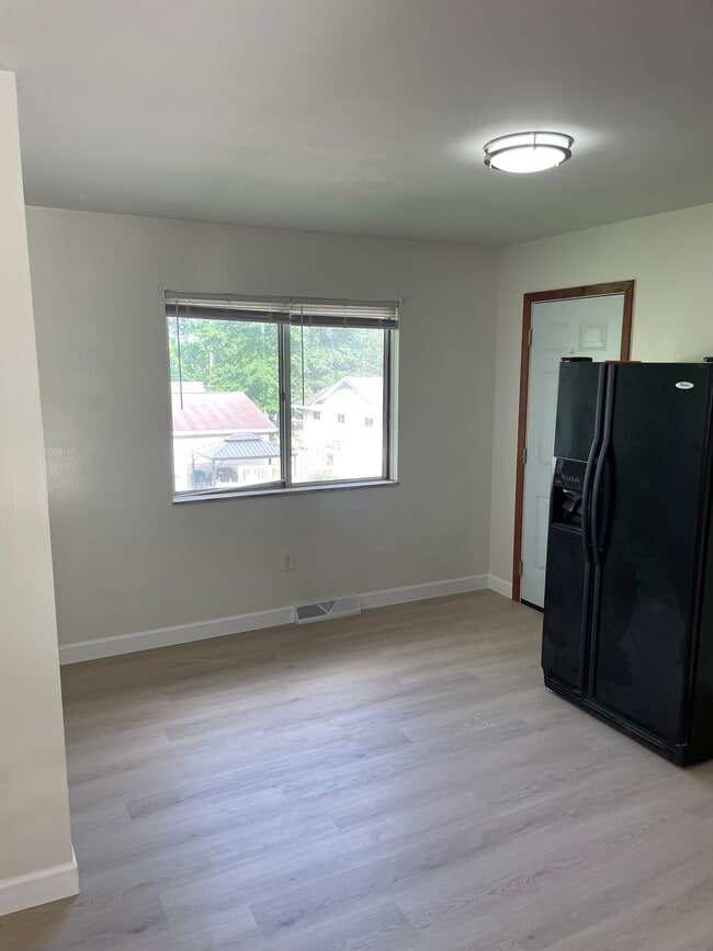 Photo - 332 Diane St