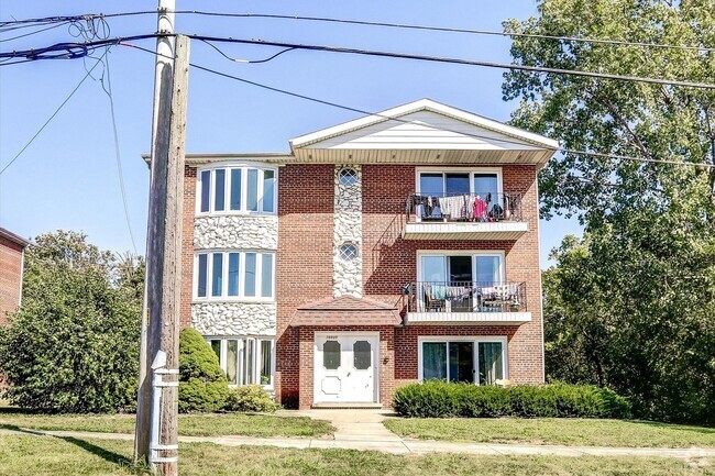Building Photo - 16035 Laramie Ave Unit 3N Rental