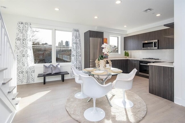 Building Photo - 110 Brunswick St