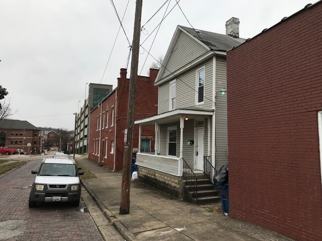 Building Photo - 616 John Marshall Dr