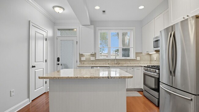 Photo - 1654 Gales St NE