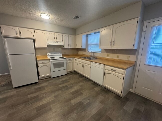 Photo - 2BR 1BA Triplex • Private Backyard in Downtown Smithville Unit 3