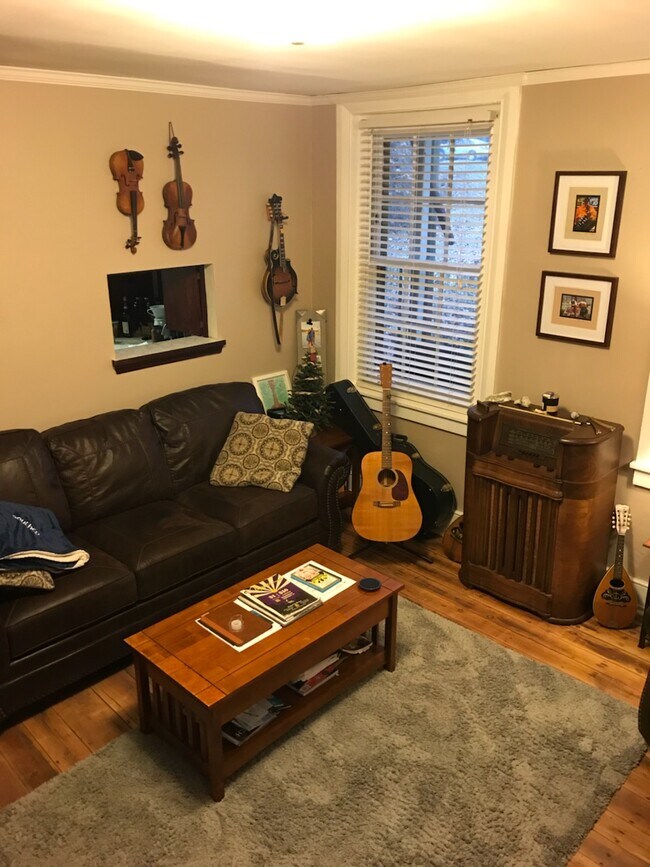 Living Room - 131 E Washington St Unidad First Floor