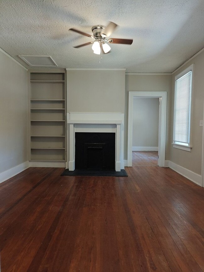 Photo - One Month's Free Rent!