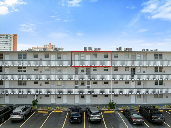 Photo - 18601 NE 14th Ave Unit 409