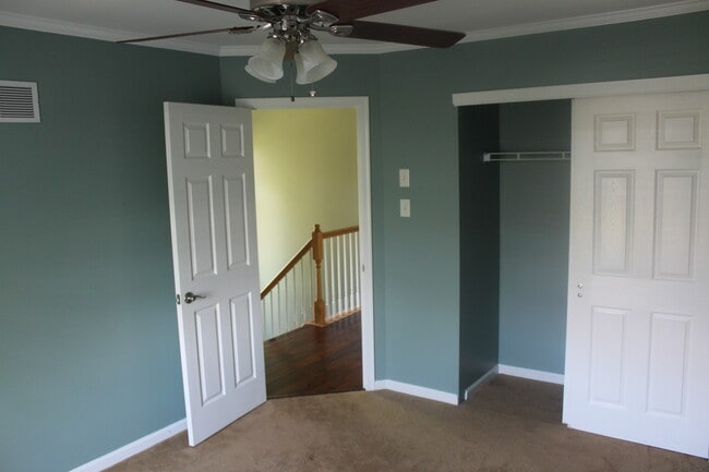Photo - 102 Whistling Swan Ln