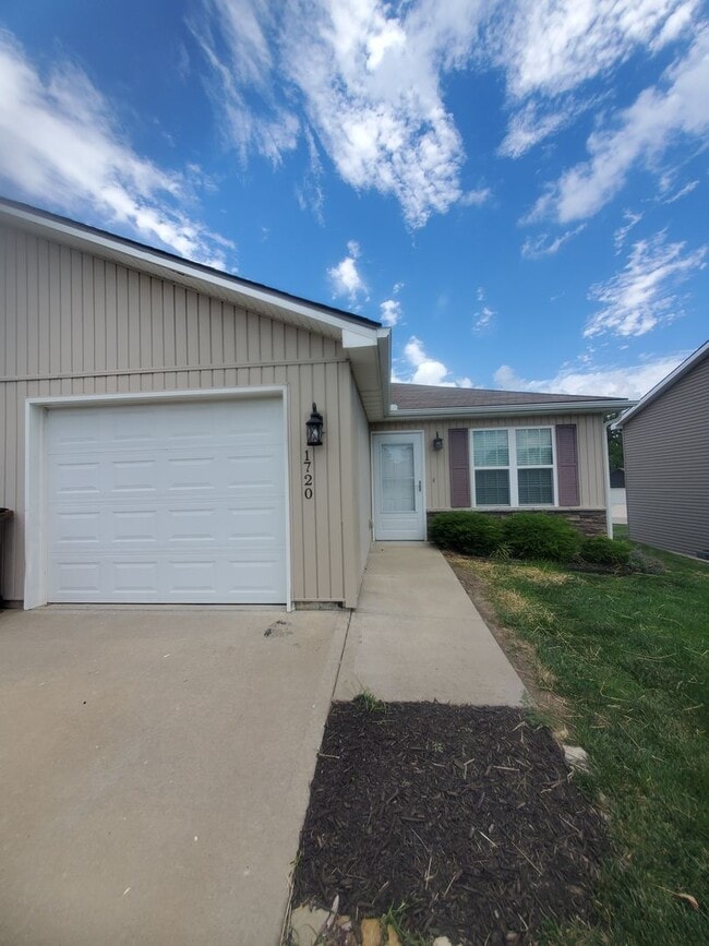 Freshly Updated, One Level Ranch, No Steps... - Freshly Updated, One Level Ranch, No Steps...