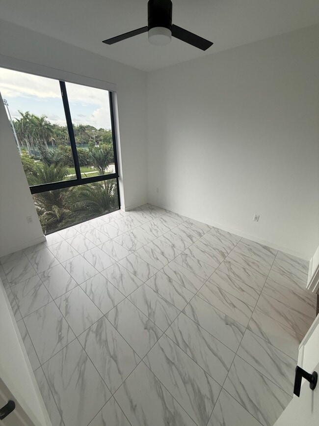 Photo - 2283 NE 173rd St Unidad A12