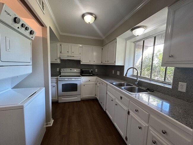 Photo - Spacious Town Home