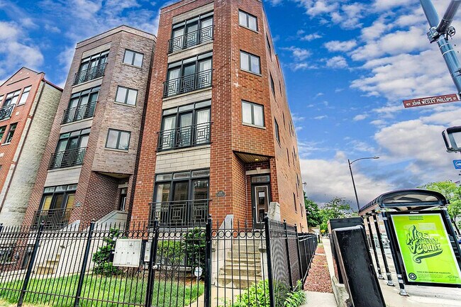 Photo - 2355 W Harrison St Unit 1