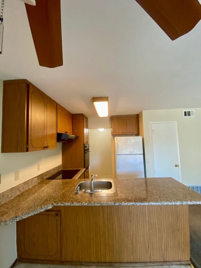 Photo - 1489 St James Pky