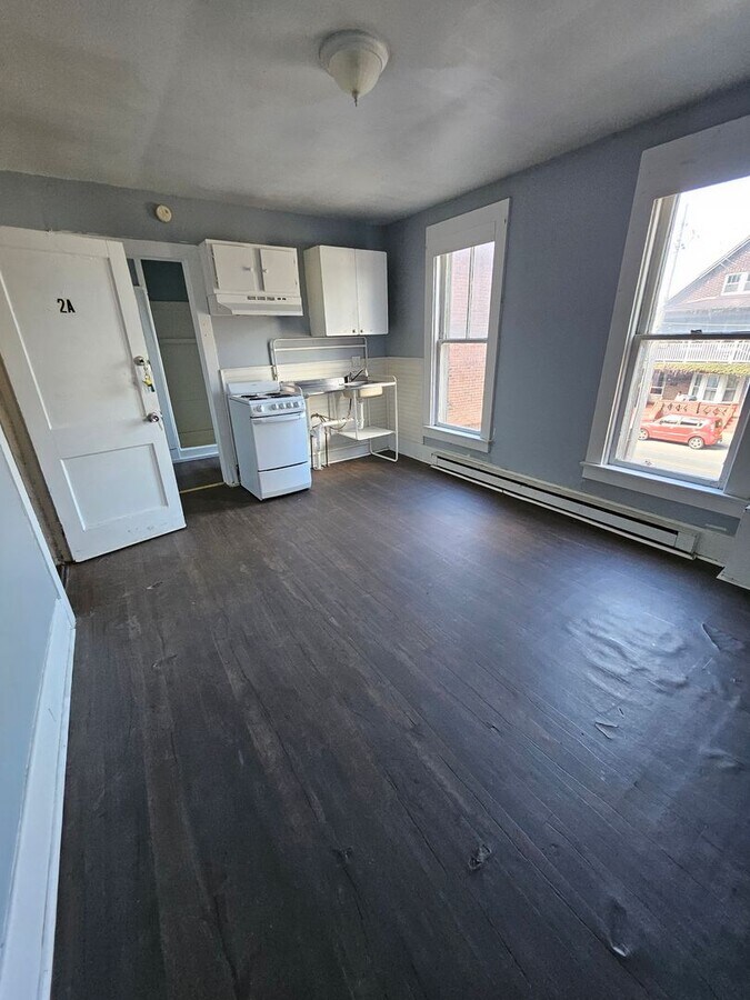 Upper studio ALL UTILITIES INCLUDED - Upper studio ALL UTILITIES INCLUDED