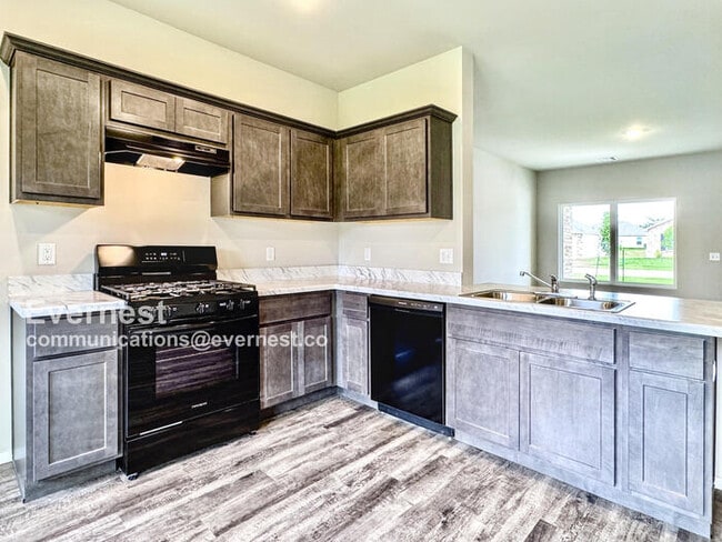 Photo - 8315 E Queens St