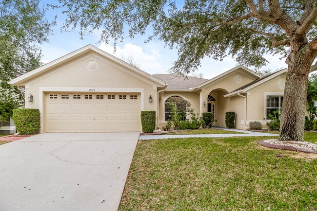 Building Photo - 1923 Southern Oak Loop