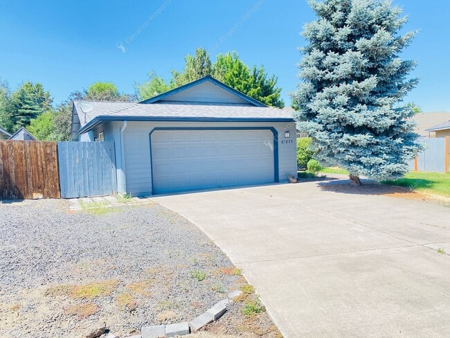 Photo - 3BR single-level rancher in SE Bend with large fully-fenced backyard