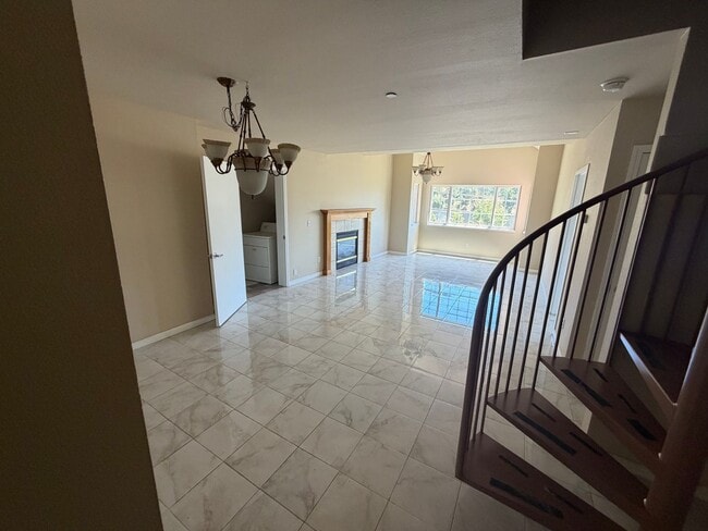 Photo - 158 Caldecott Ln Unit 8