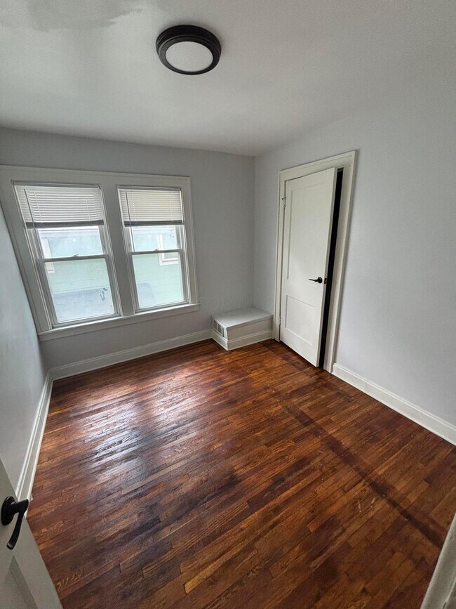 Photo - 2568 Indianola Ave
