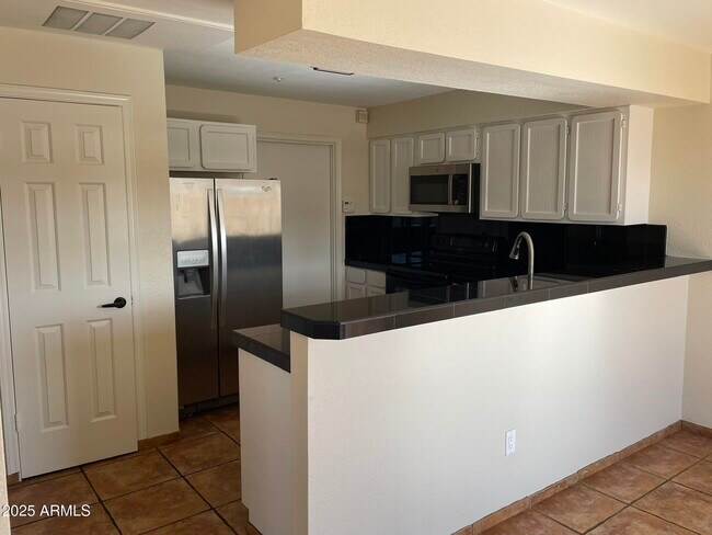 Photo - 1124 E Rose Ln