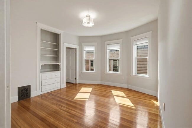 Photo - 18 Peverell St Unit 3