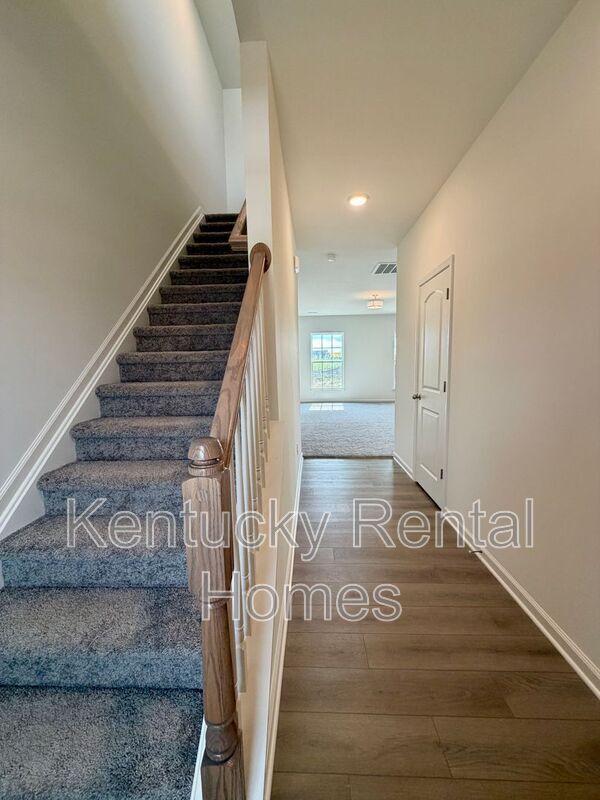 Photo - 836 Halford Pl