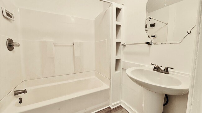 Photo - 105 Clear Lake Rd Unidad C