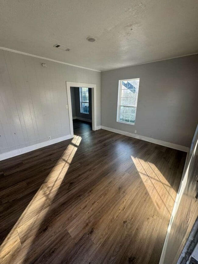 Photo - 160 E Elgie St