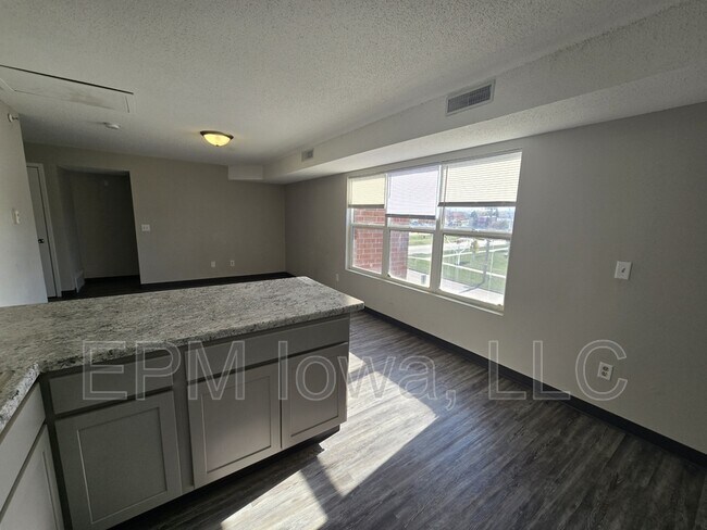 Photo - 60 Miller Ave SW