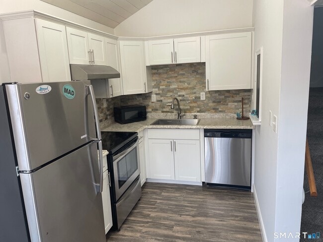 Photo - 377 Horse Pond Rd